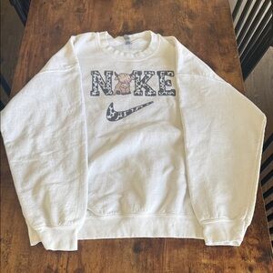 Oversized Gildan White Crewneck Sweatshirt with Nike cow-Print Logo
